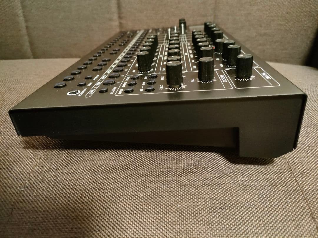 鍵盤楽器 Roland SH-4d Desktop Synthesizer