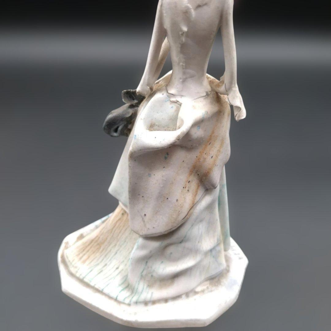 ドルスバラード　イタリア製　アンティーク風女性像 陶器製フィギュア