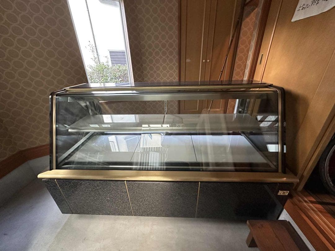 保坂製作所　業務用冷蔵ショーケース（対面ショーケース）