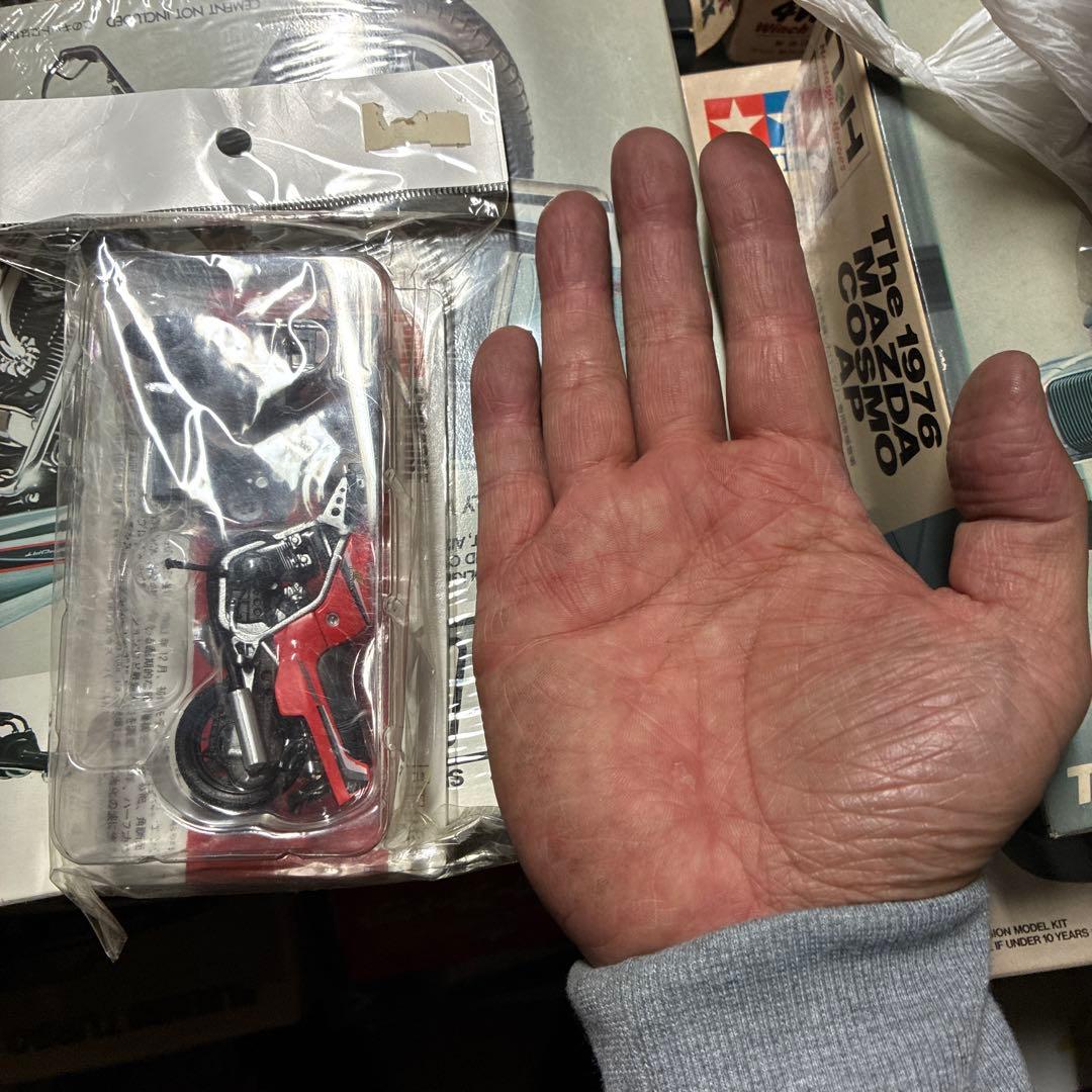 Honda CB R400F1/24？スケールモデル 赤希少