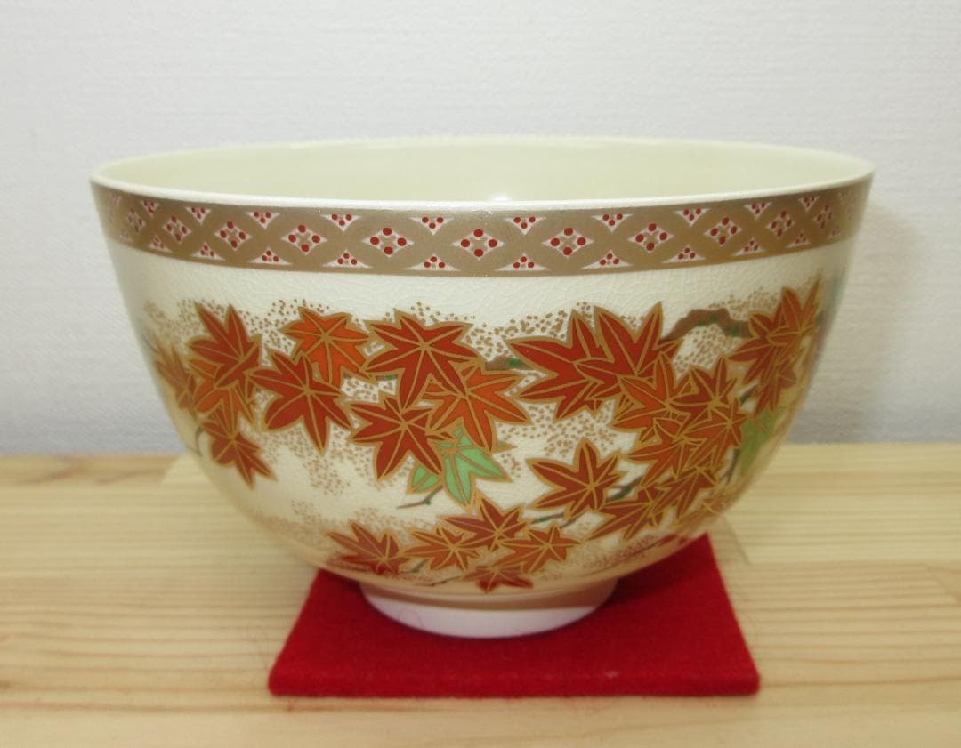 送料込【逢絢亭・新品】茶道具 茶碗 美濃焼 薩摩写 紅葉の図 宮地英香 紙箱入り