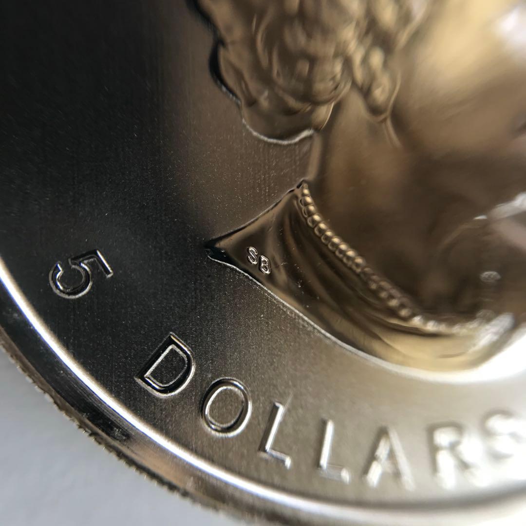 カナダ 9999純銀 1オンス 5ドル 2011年 メープルリーフ