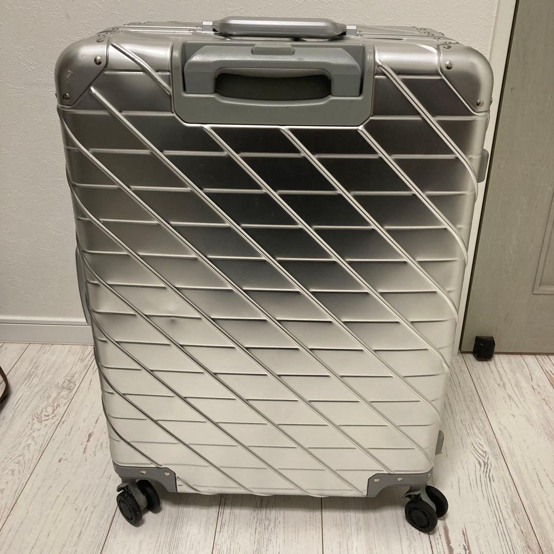 定価6.4万円 中型Mサイズ シルバー　高級スーツケース　中古品