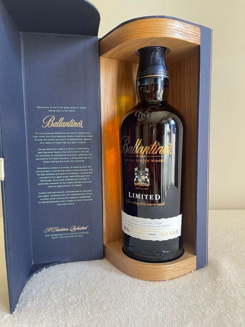 Ballantine's LIMITED 700ml ウイスキー