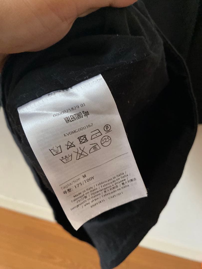 ヴァレンティノ　メンズ　Tシャツ　黒