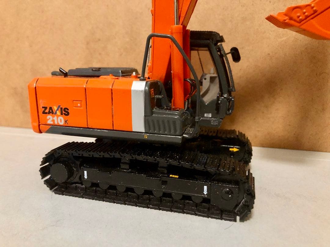 日立建機HITACHI ZAXIS210K 分割ブーム式油圧ショベル1/40