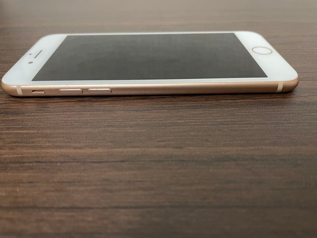 iPhone8 本体　ゴールド　64GB