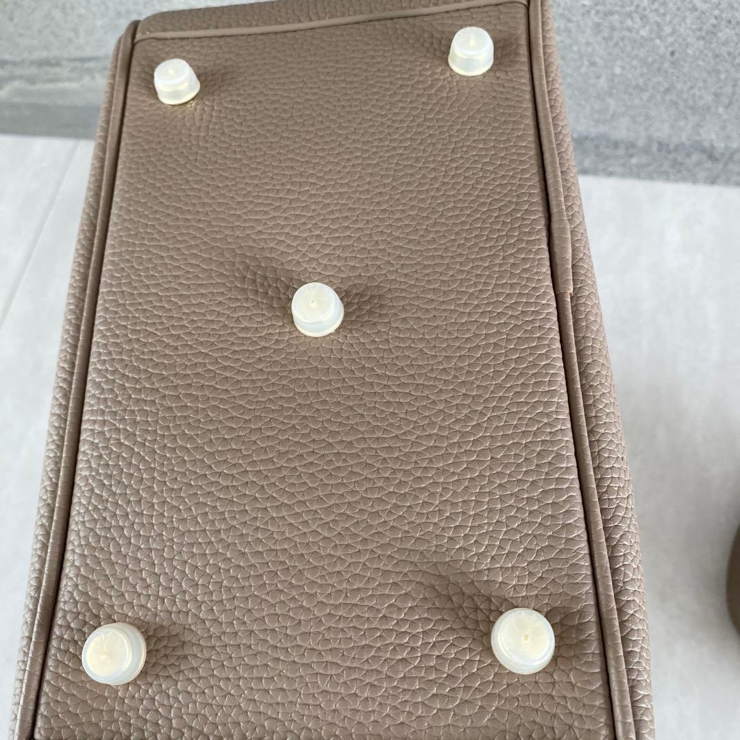 ベージュ ショルダーバッグ