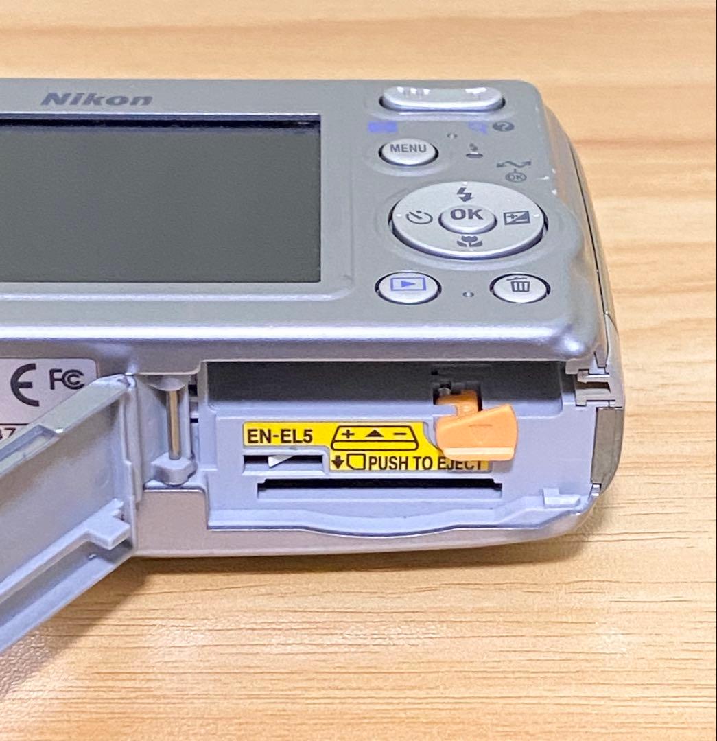 デジタルカメラ NIKON COOLPIX P4 VR