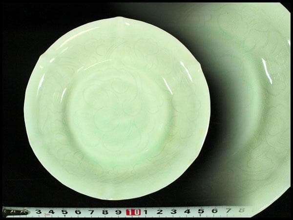 中国美術 白磁 刻草花紋 盤 φ16cm 影青(K-XA680)