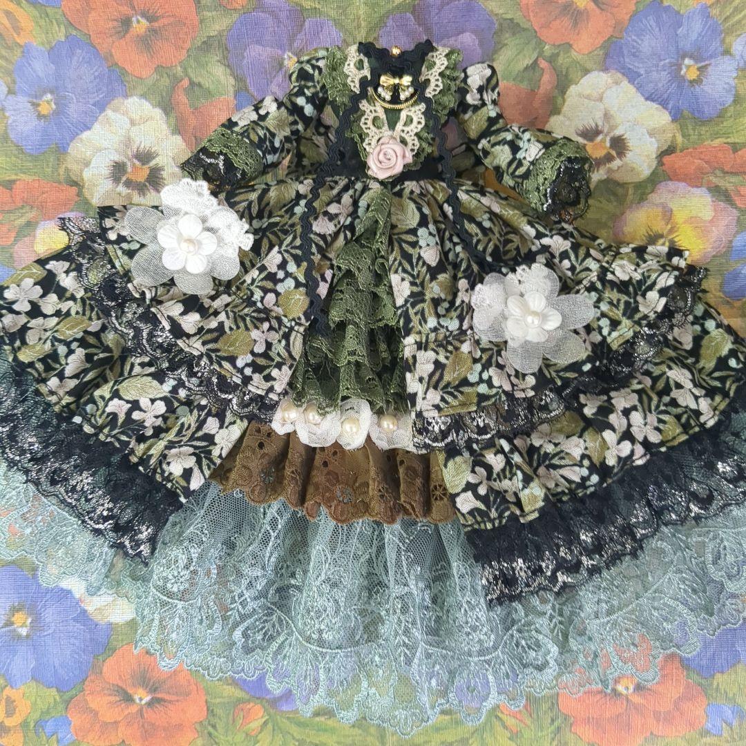 き*こ様 ジェニーフレンド27cmドール服　黒と深緑のドレス