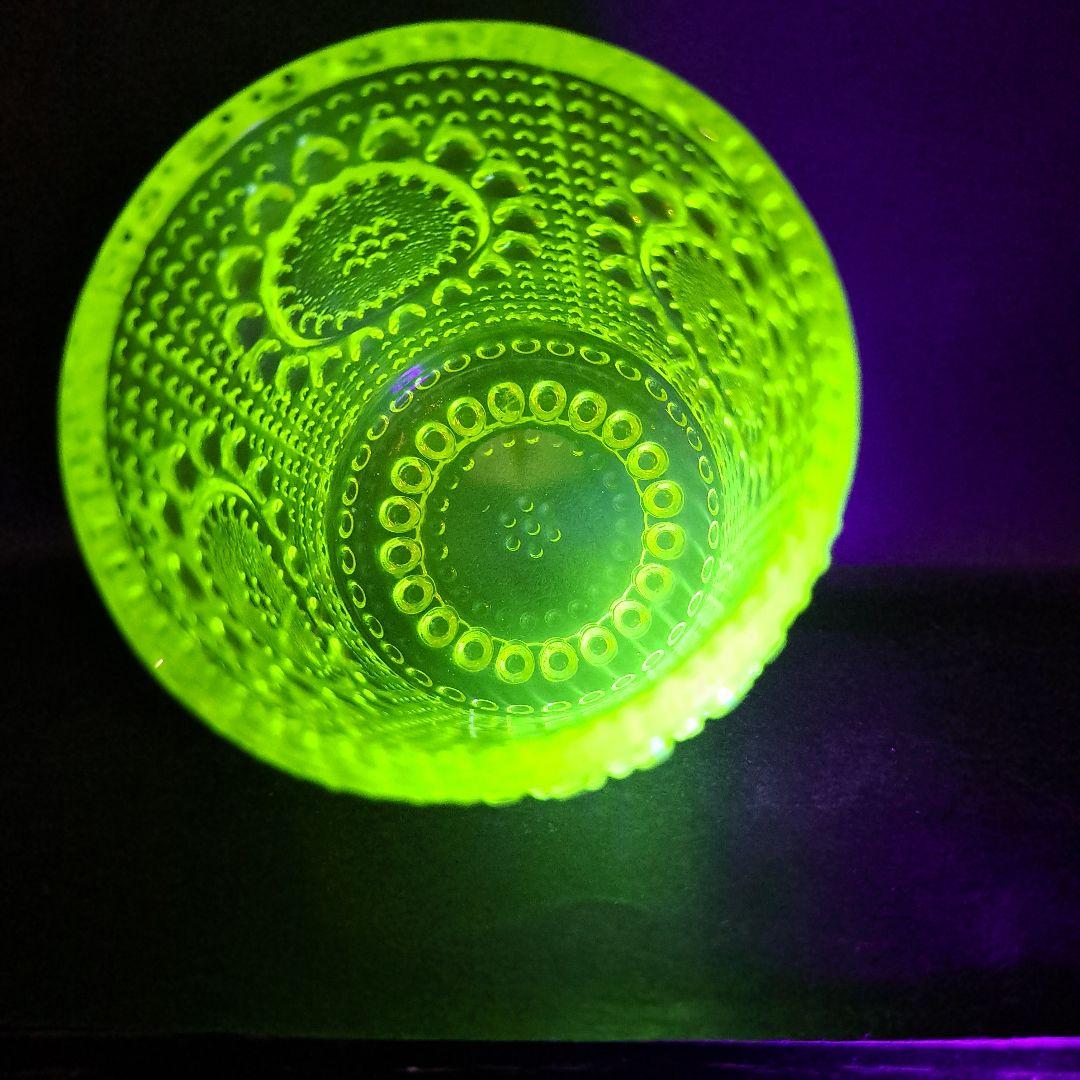 ウランガラス　　極上カナリアンイエロー　USA 　切り子グラス　カップ