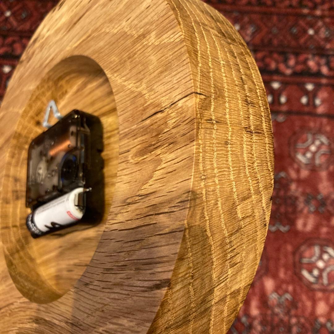 RetRe リツリ 虫食いの掛け時計 楢材 自然虫喰い材 里山再生 丸型