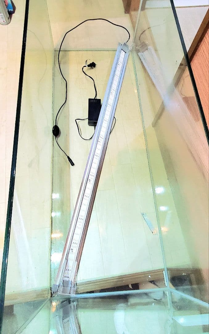 1200×450フレームレスオールガラス水槽　引き取り限定