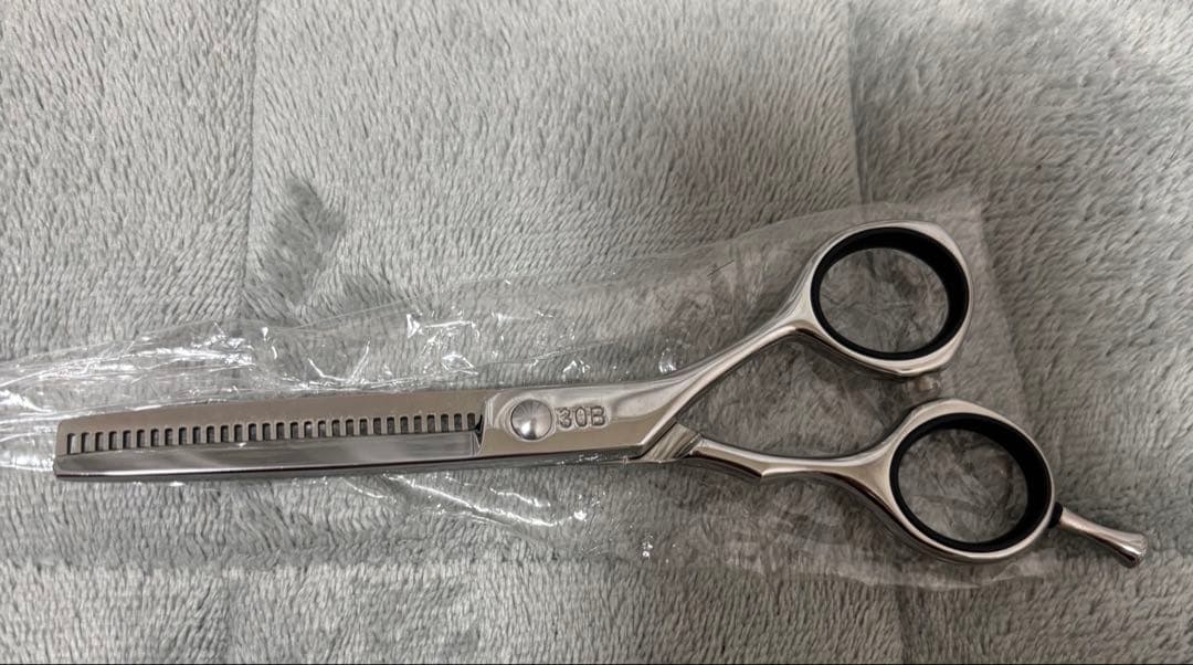 美容学校 美容学生 セニングシザー(すきバサミ)黒ケース付き