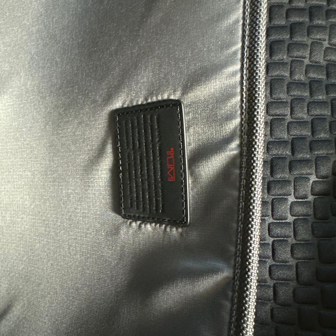 【週末限定値下】コンパクト・ラージ・スクリーン・ラップトップ・ブリーフ｜TUMI