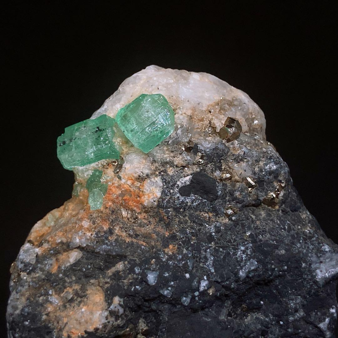 P*L様 エメラルド　パイライト　共生　原石　鉱物標本　302