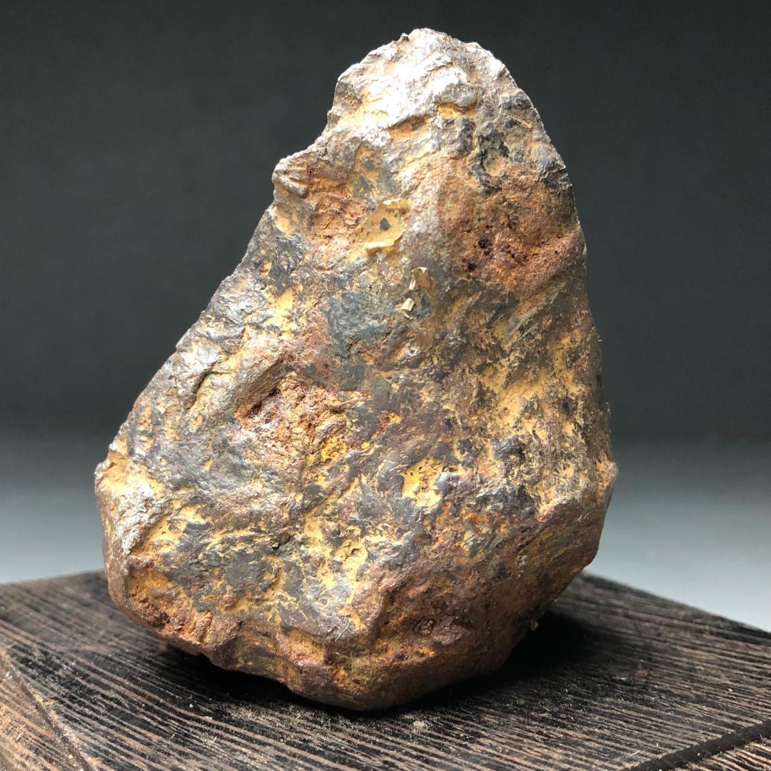 アルタイ隕石　大型隕石 鉄隕石　外皮付き隕石　ナチュラル　原石　重さ約969ｇ