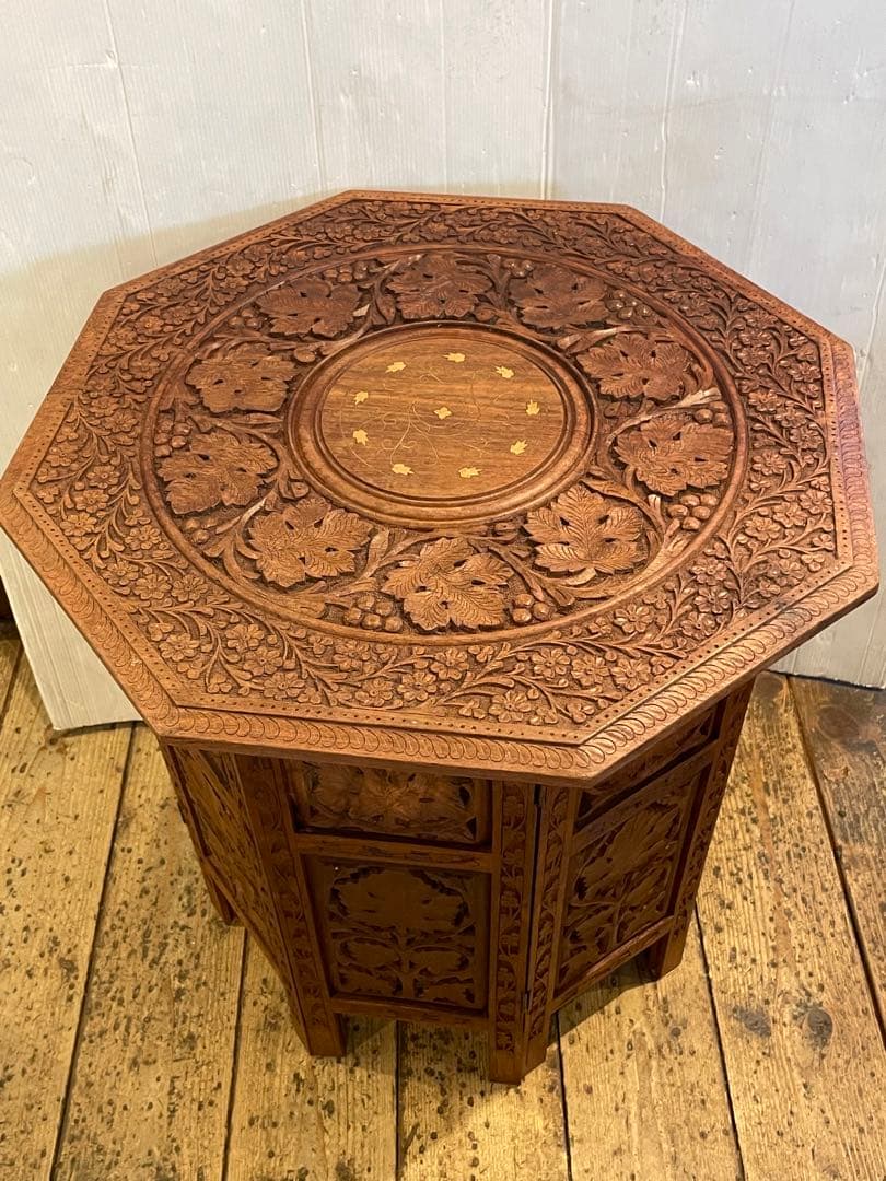 サイドテーブル　木製　木彫　アンティーク　住まい　机　美術品　工芸品