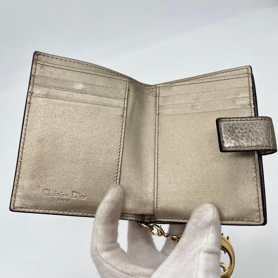 【美品】クリスチャンディオール 二つ折り財布 カナージュ ロゴ金具 レザー