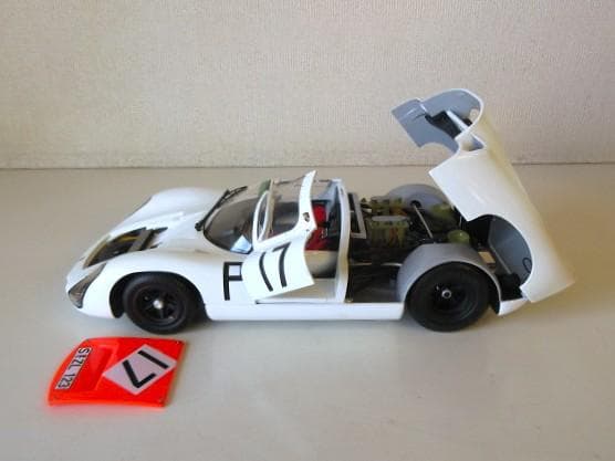 特価 exoto (1/18) ポルシェ 910 #17