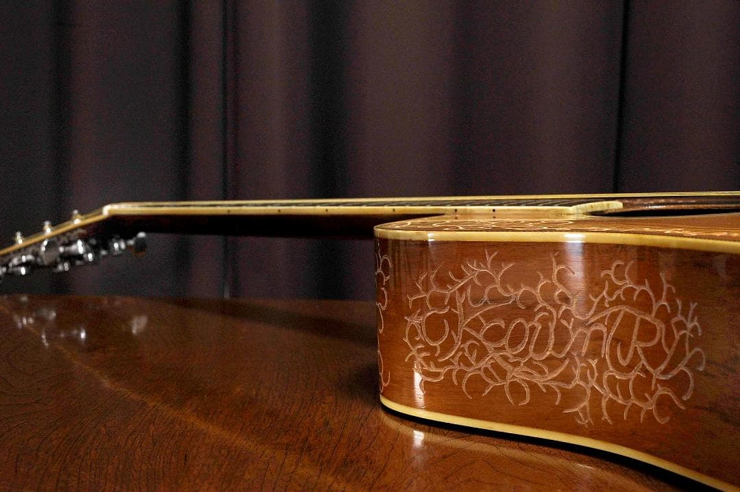 ★Ｋ.COUNTRY Dシリーズがもつ華やかな場面の演出【彫刻装飾ギター】