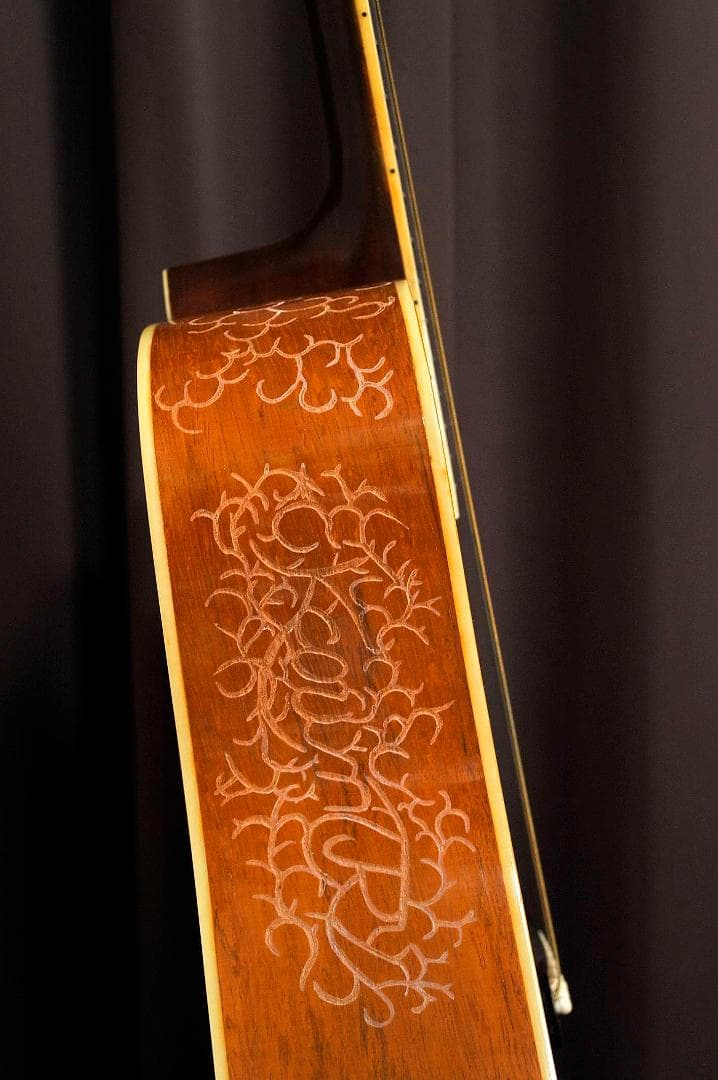 ★Ｋ.COUNTRY Dシリーズがもつ華やかな場面の演出【彫刻装飾ギター】