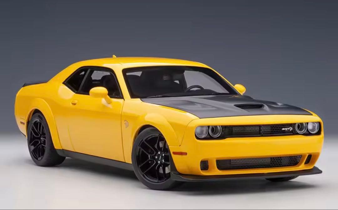 自動車 Dodge Challenger 1:18 diecast model car
