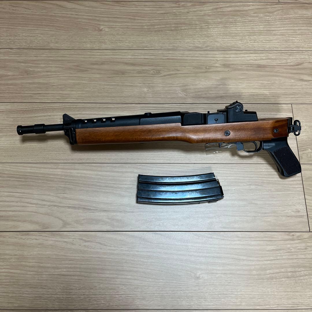 モデルガン 木製と金属製 マガジン付き