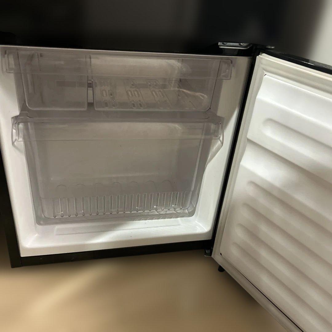 ブラック冷蔵庫　冷凍室付き
