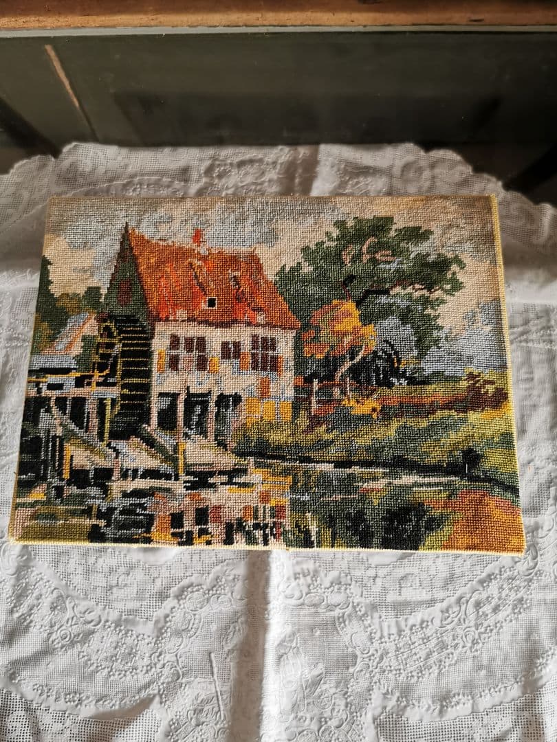 アンティーク イギリス ニードルワーク刺繍マット 水源 水と森と家と空 田園風景