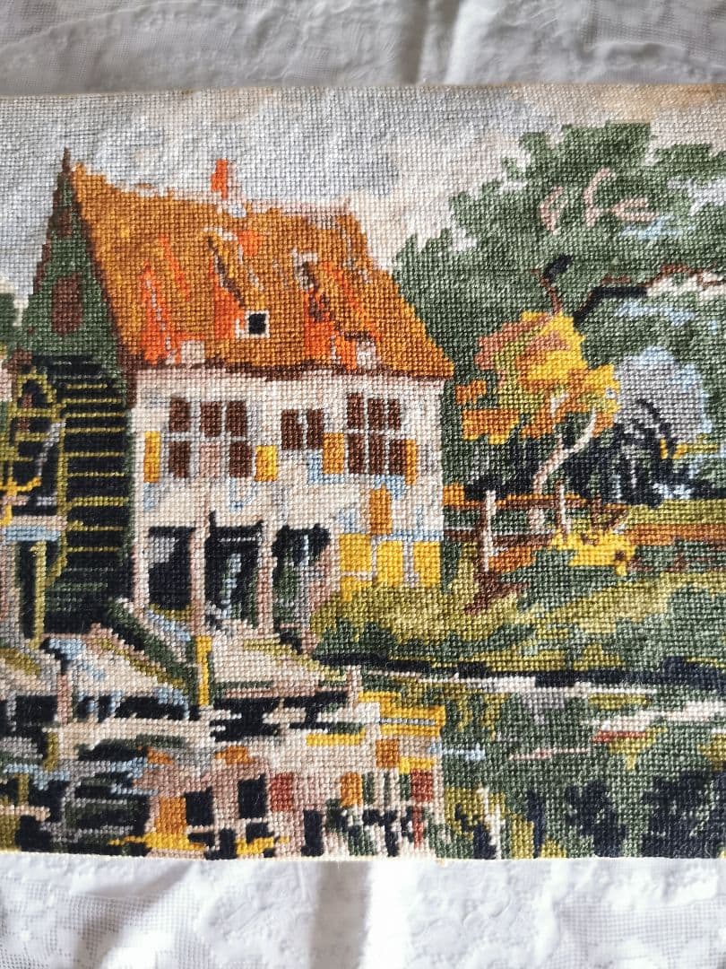 アンティーク イギリス ニードルワーク刺繍マット 水源 水と森と家と空 田園風景