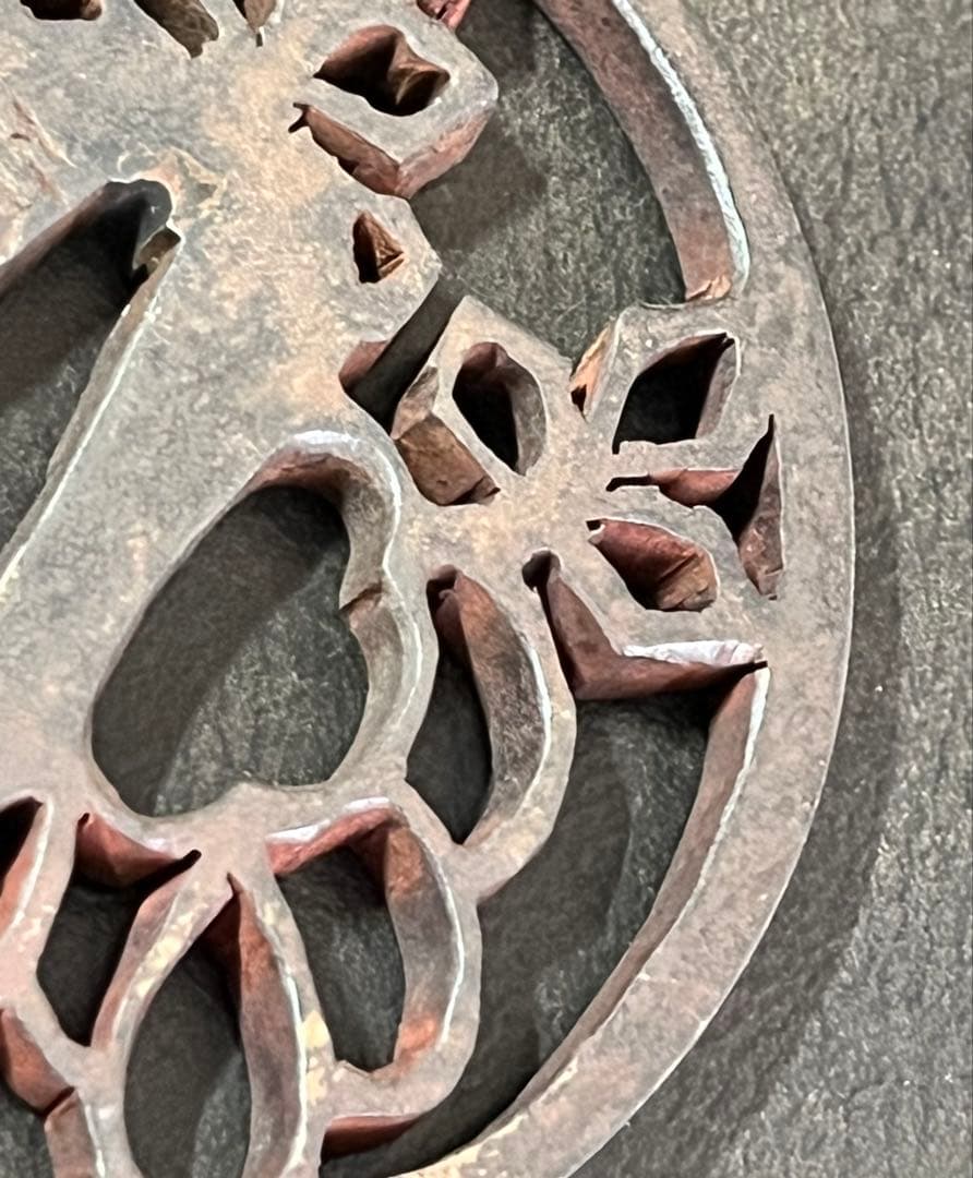 鍔　鉄地　透かし　五三桐　在銘