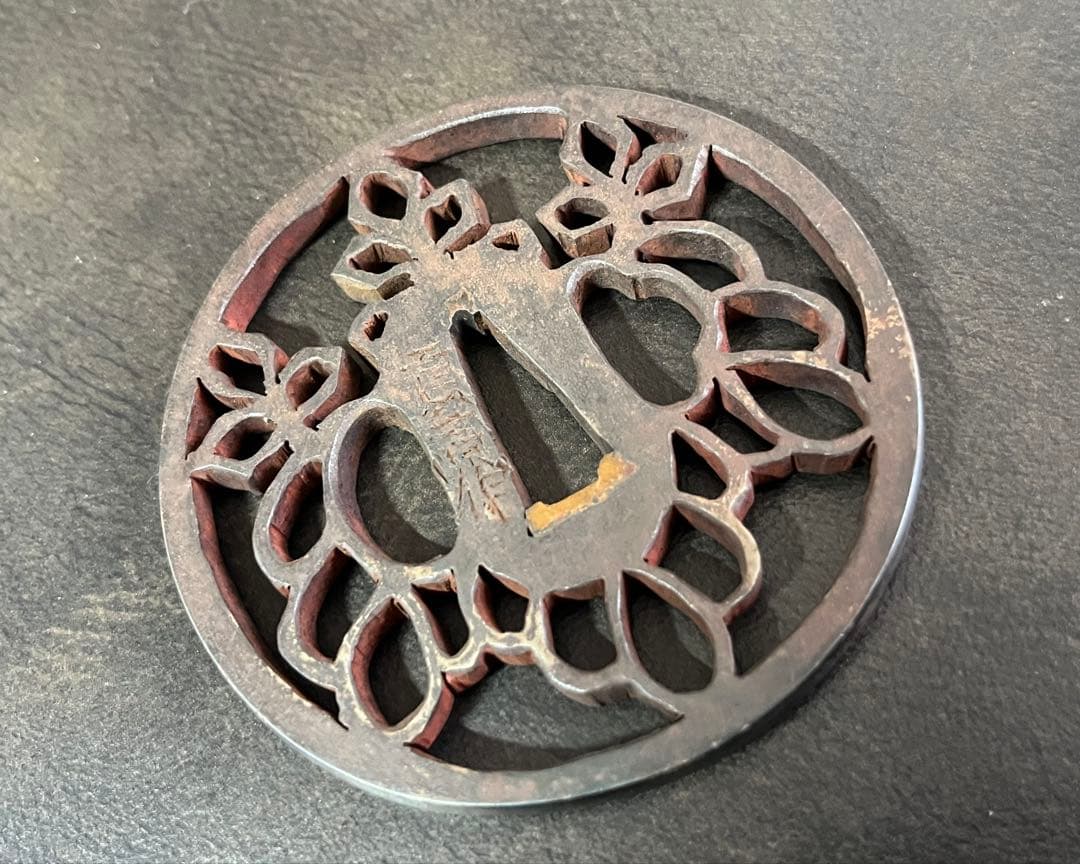 鍔　鉄地　透かし　五三桐　在銘