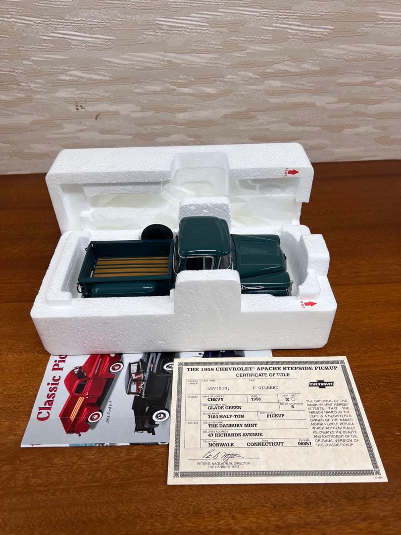 No197 ミニカー1/24 CHEVROLET APACHE PICKUP