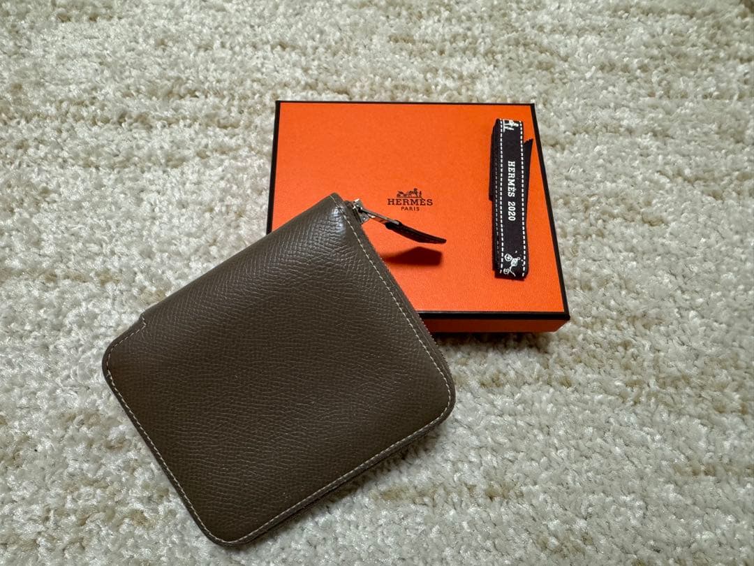 ほくろ　エルメス　シルクインコンパクト　エトゥープ