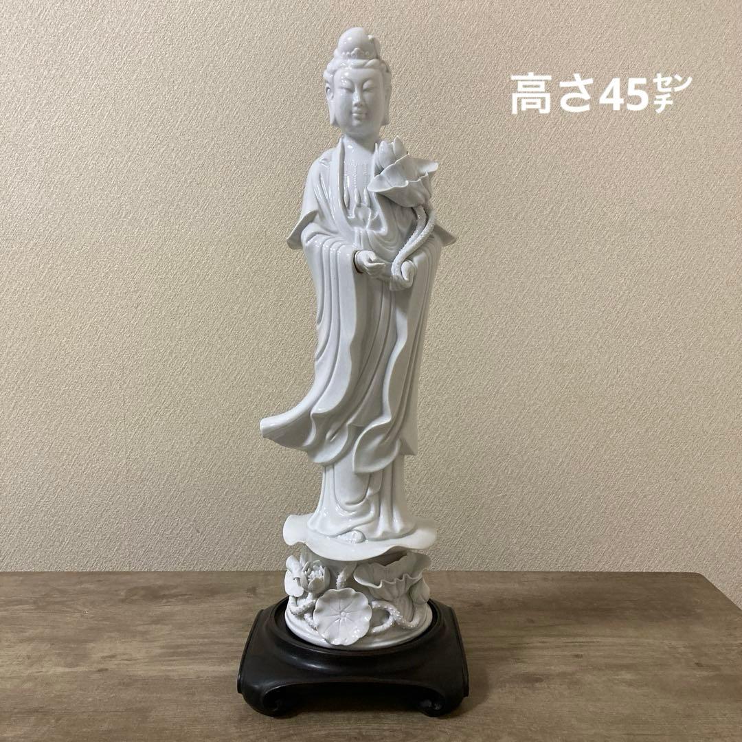 中国美術　白磁　蓮上観音立像　唐木台付　置物仏像〈検　徳化窯　観音菩薩　青磁