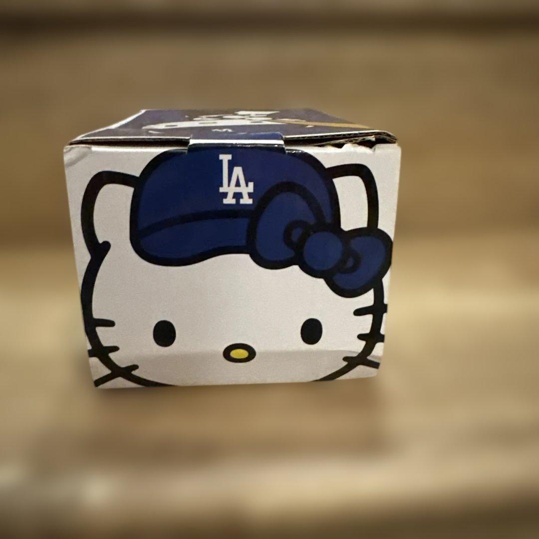 訳あり　ハローキティ　ボブルヘッド　ドジャース　ロサンゼルス　来場者限定　新品