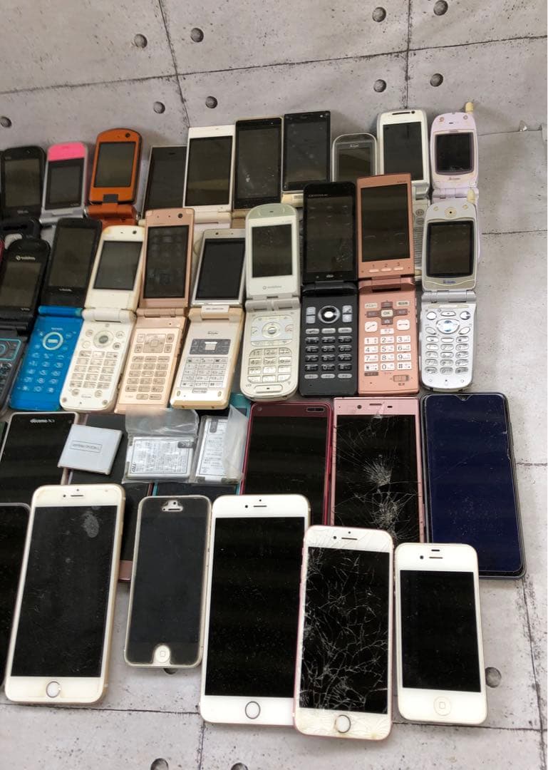 携帯電話 ジャンク品 計50台 まとめ売(L125)
