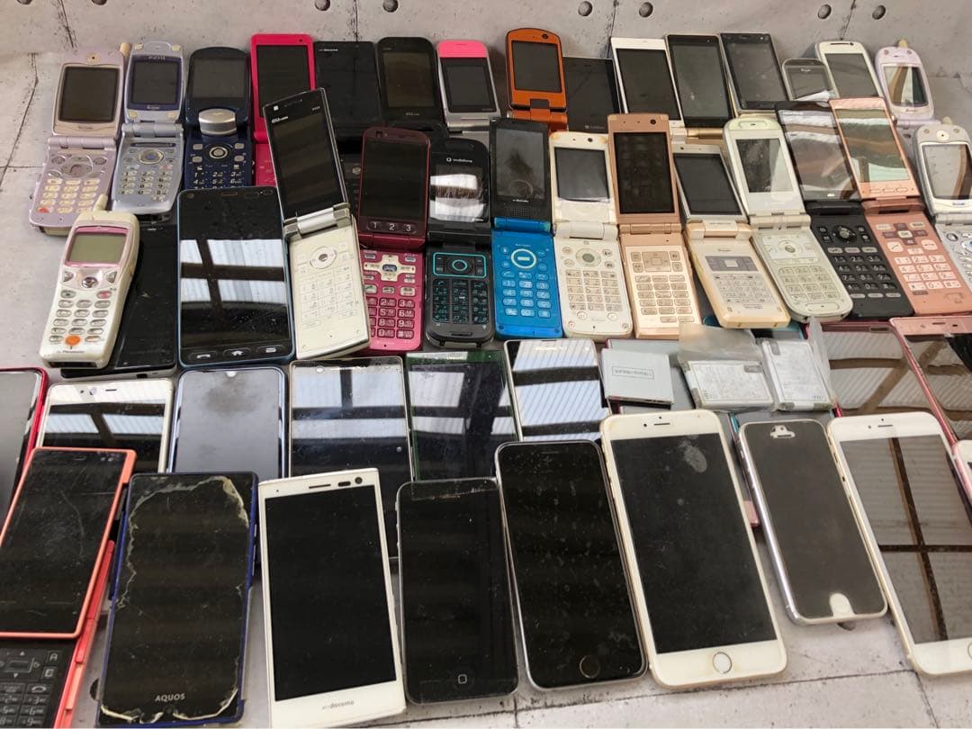 携帯電話 ジャンク品 計50台 まとめ売(L125)