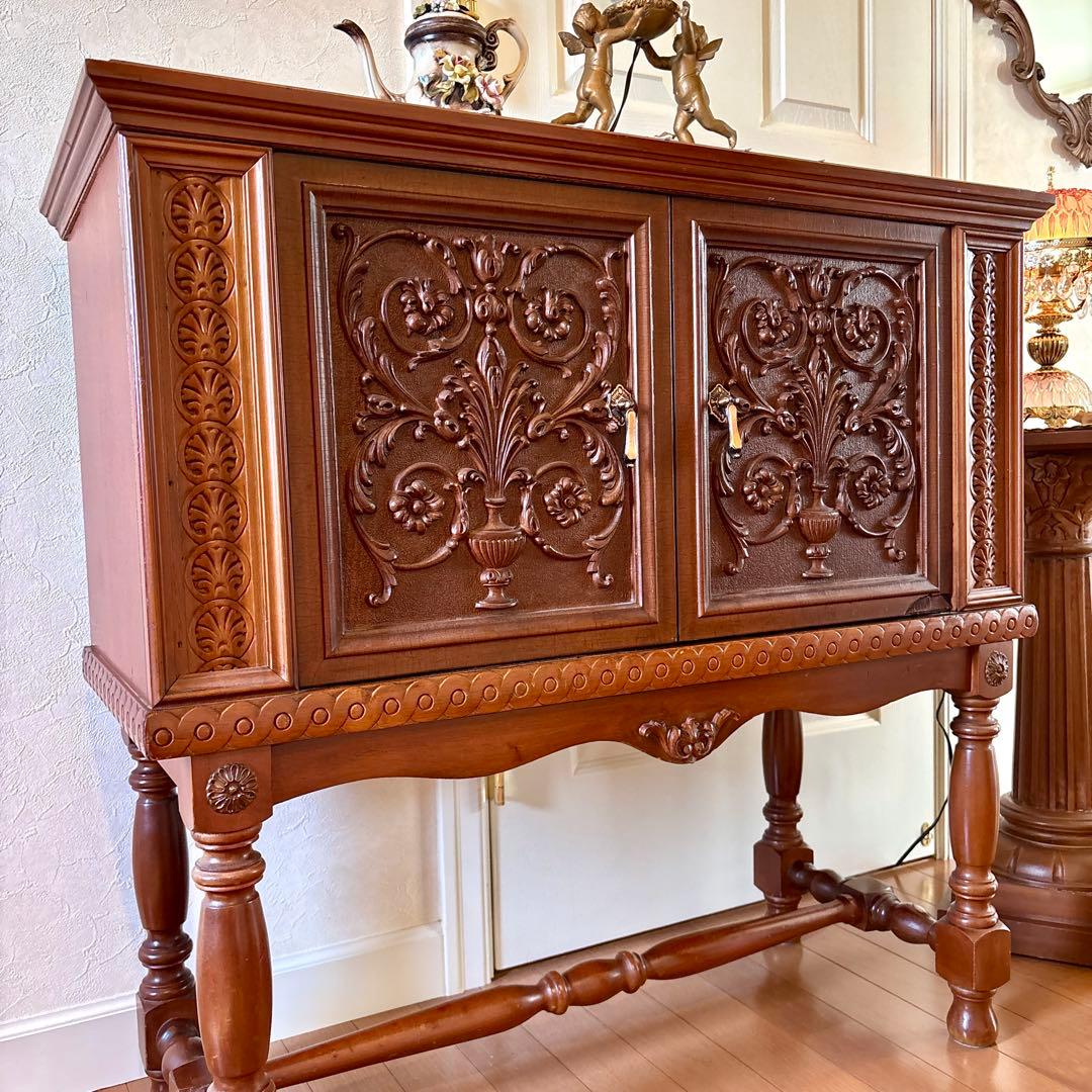 イタリア製 アンティーク彫刻サイドボード(ドイリー付き)天使の絵画はオマケ☆
