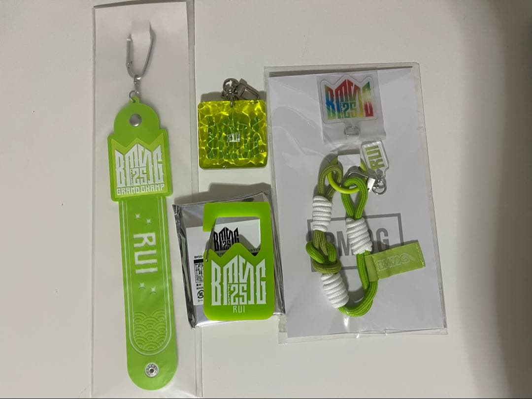 BMSG RUI rui キーホルダー　カラビナ　フォンストラップ　タオルホルダ