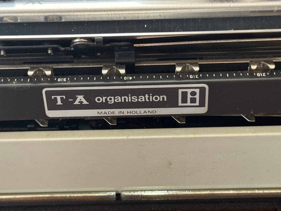 Contessa ホワイトタイプライター