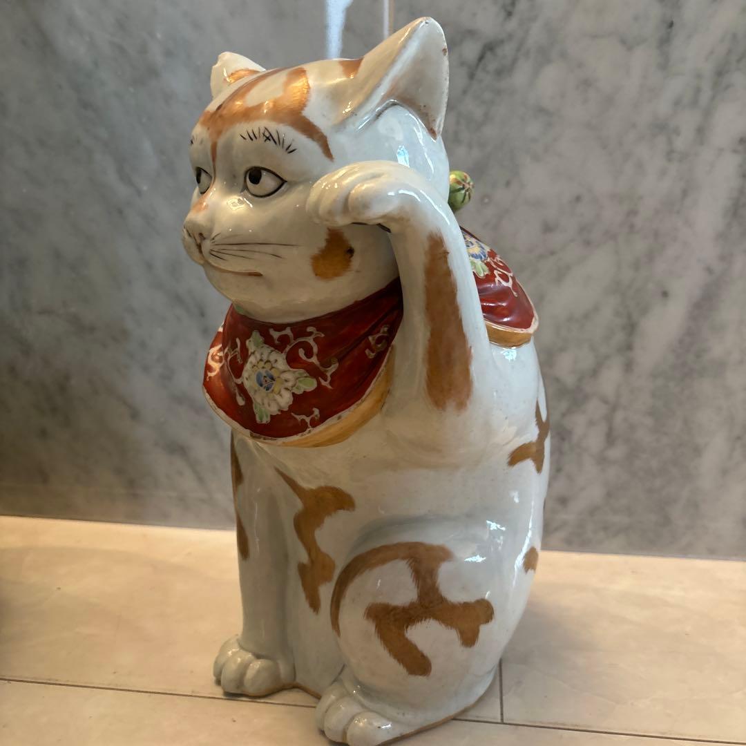 むち様アンティーク九谷焼妖艶な瞳や九谷焼独特の金彩や色彩が美しい存在感抜群招き猫