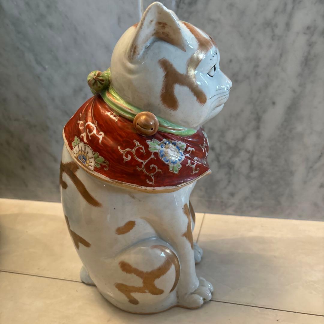 むち様アンティーク九谷焼妖艶な瞳や九谷焼独特の金彩や色彩が美しい存在感抜群招き猫