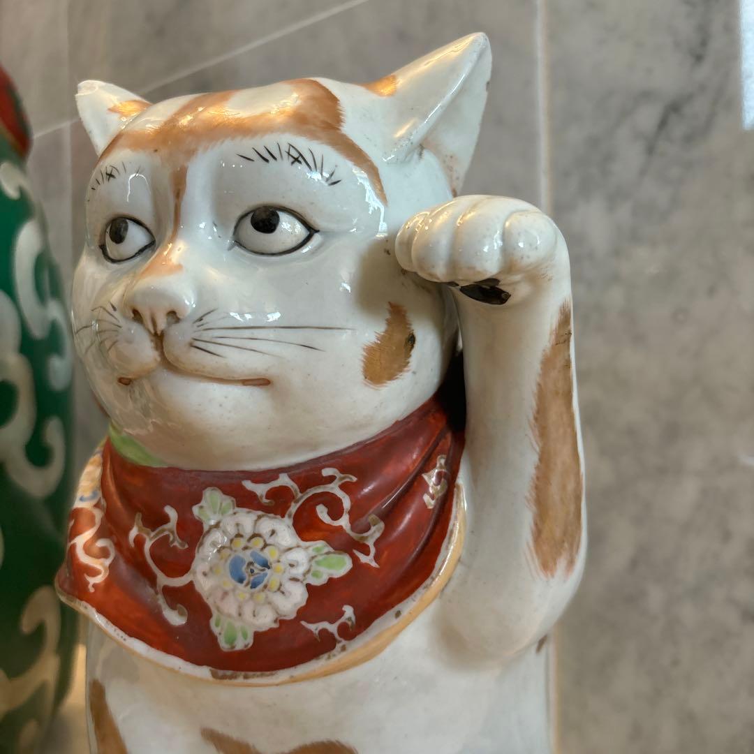 むち様アンティーク九谷焼妖艶な瞳や九谷焼独特の金彩や色彩が美しい存在感抜群招き猫