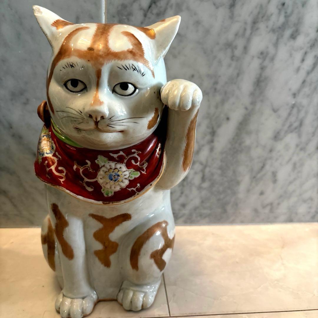 むち様アンティーク九谷焼妖艶な瞳や九谷焼独特の金彩や色彩が美しい存在感抜群招き猫