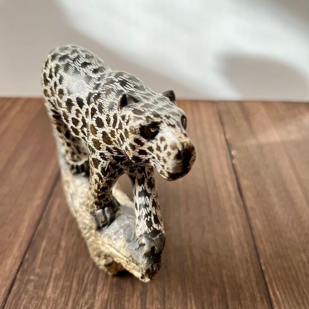 ソープストーン　ヒョウ　置物　石　アフリカ