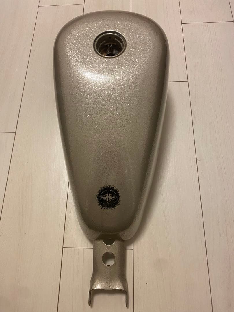 HarleyスポーツスターXL1200x48 純正タンク