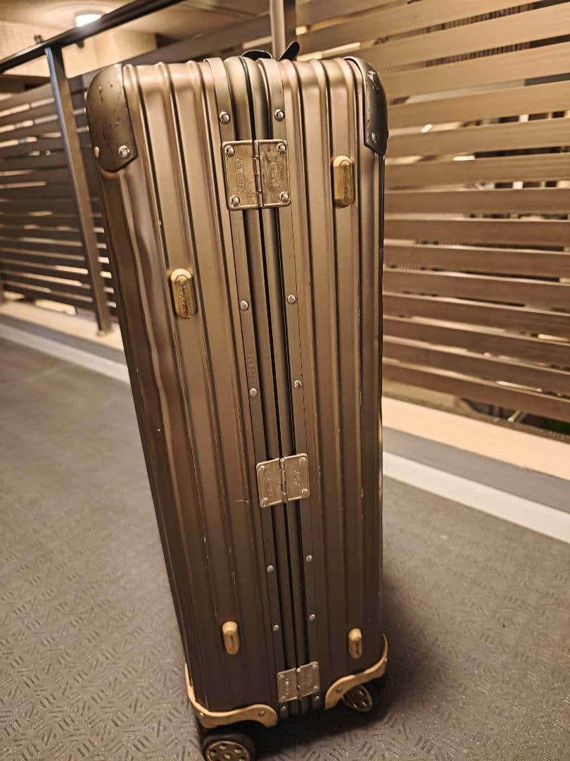 RIMOWAリモワトパーズ チタニウム82L　92073